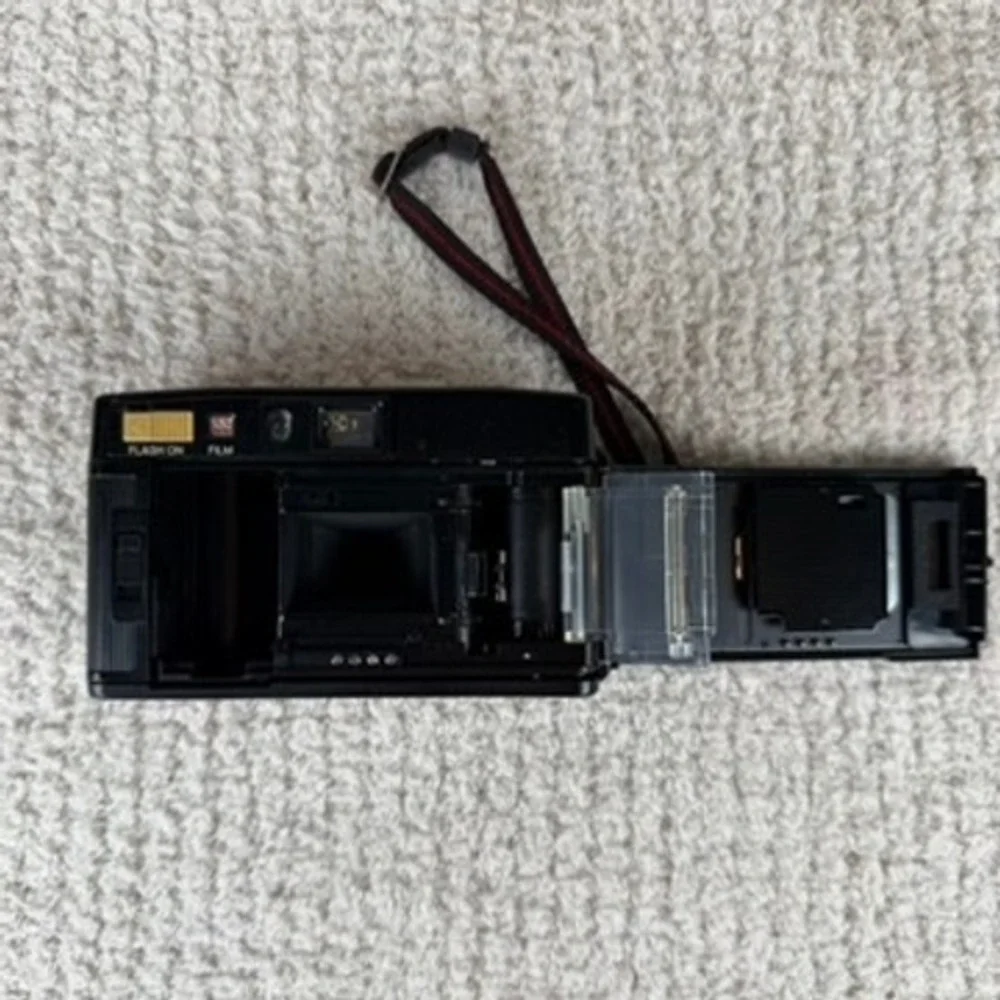 Minolta Talker 35mm Film Camera Black f/2.8 Lens Built-in Flash Vintage PARTS